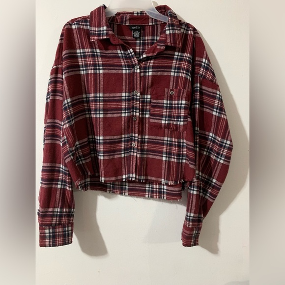 Red plaid cropped flannel button up - Picture 1 of 3